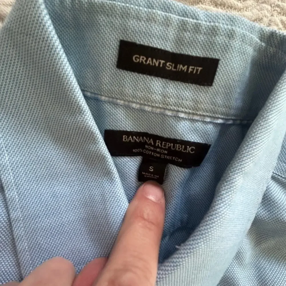 Banana Republic Grant Slim Fit Blue Button up Shirt Men's Small NWOT